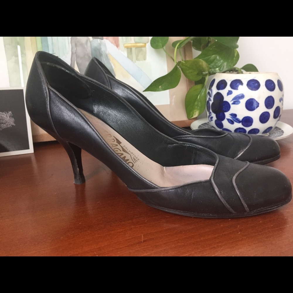 Vintage Salvator Ferragamo Kitten Heels